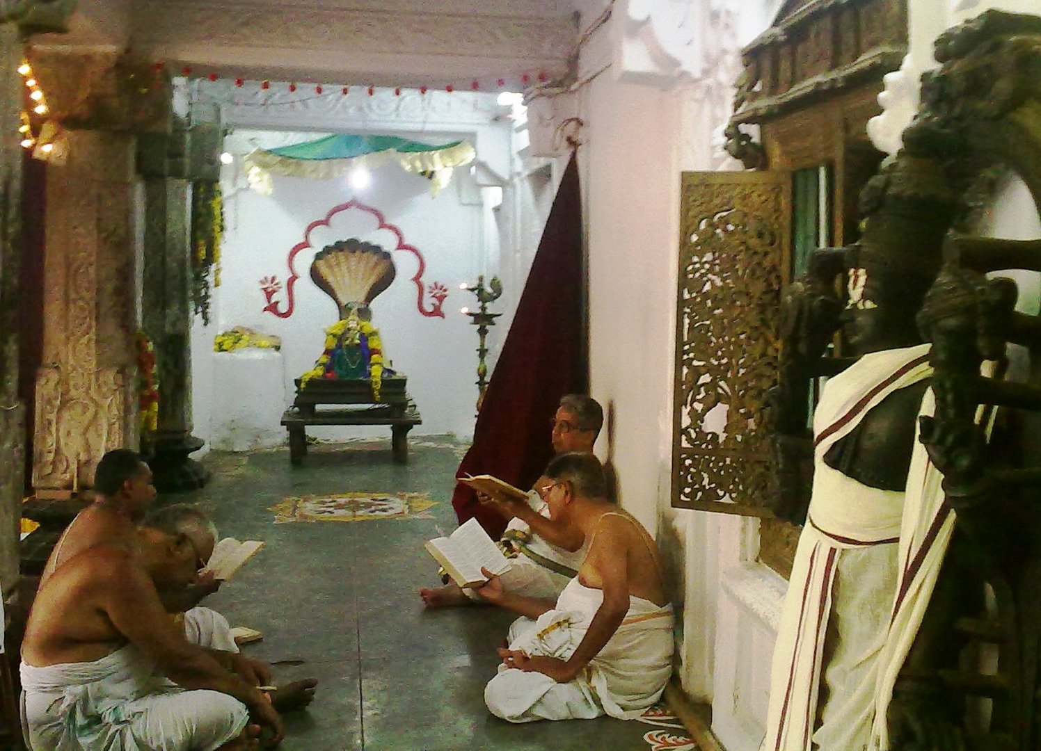Hindu monks
