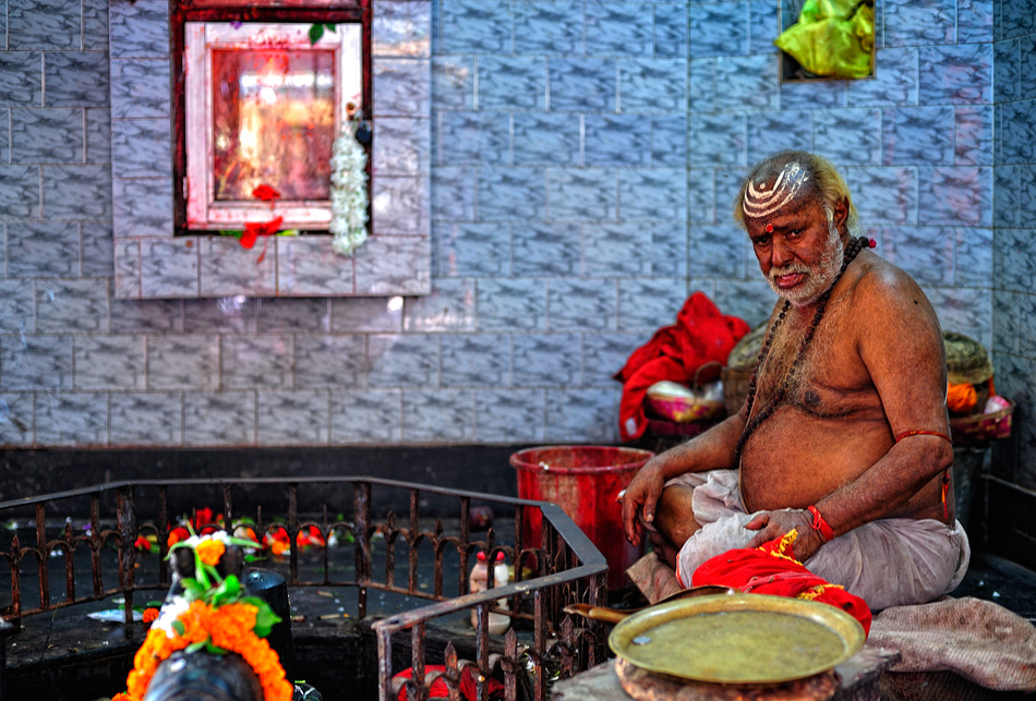 hindu priest