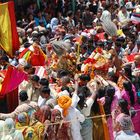 Hinduistische Prozession in Gangotri
