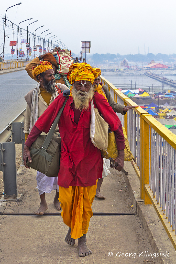 Hindus aus ganz Indien kommen zur Kumbh Mela