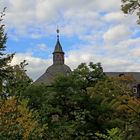 Hinter Bäumen (Oberes Schloss in Siegen)