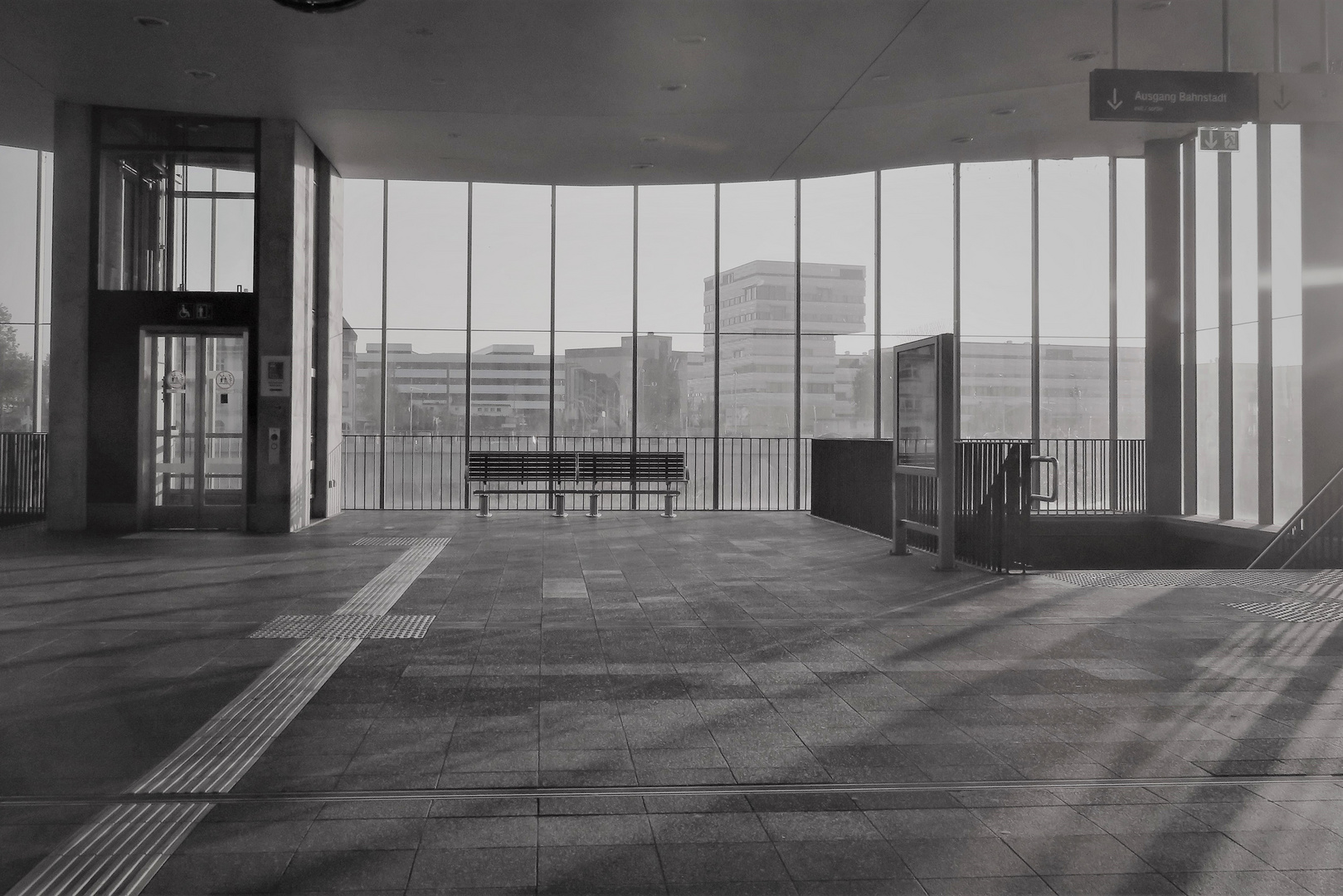 hinter dem bahnhof lauert schon die bahnstadt