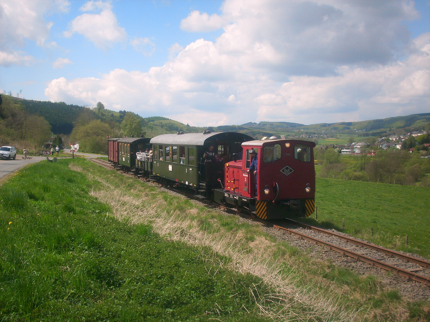 Hinter dem Bahnübergang Hüinghausen...