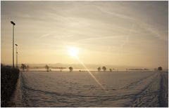 Hinter dem Schulhaus