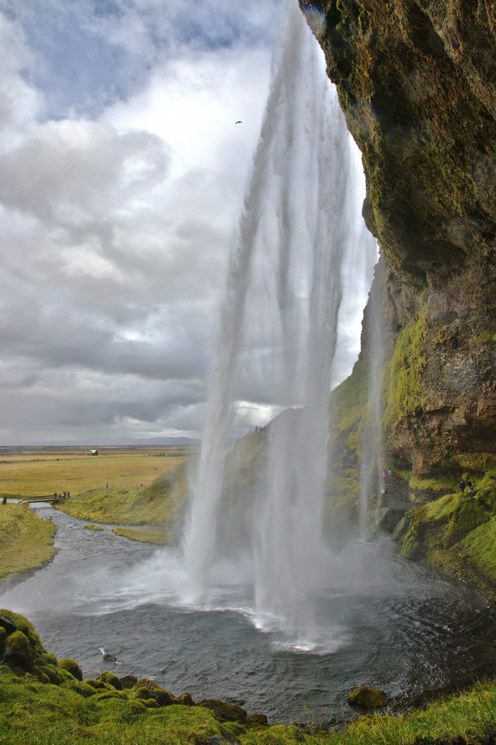 Hinter dem Wasserfall ... Seljalandsfoss