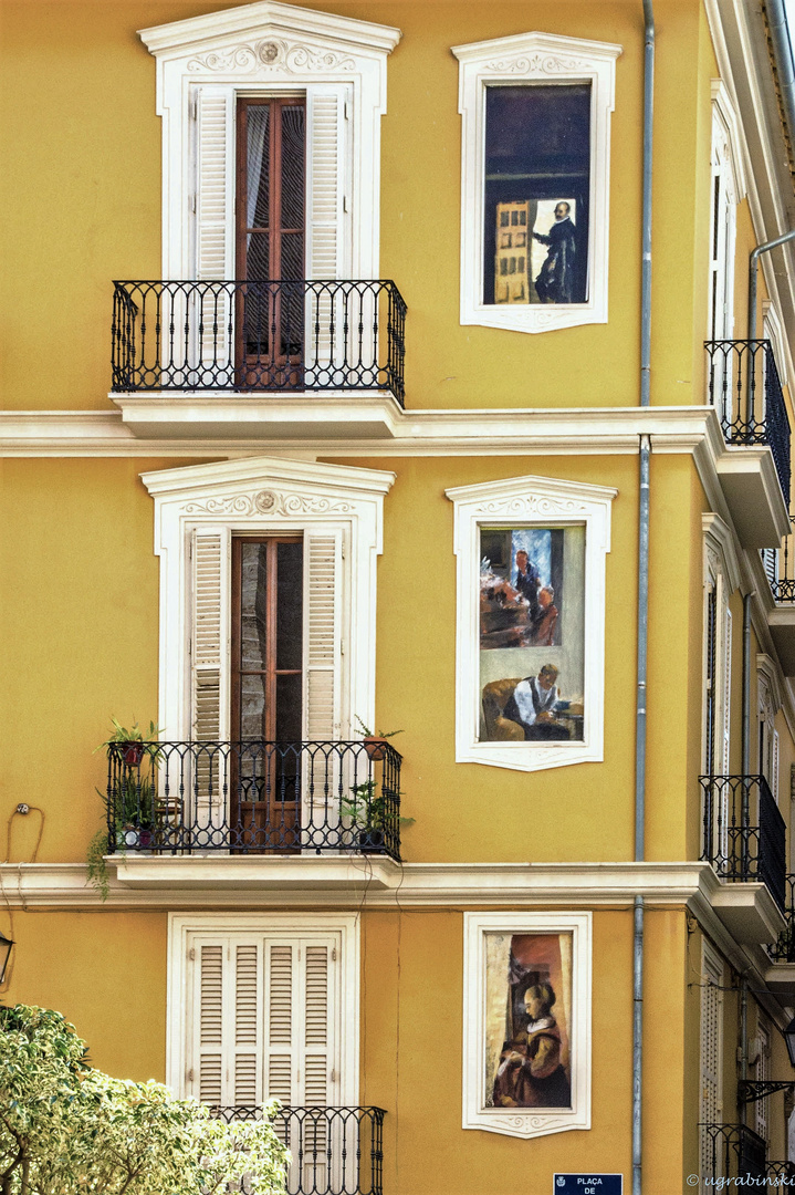 hinter den Fensterfronten