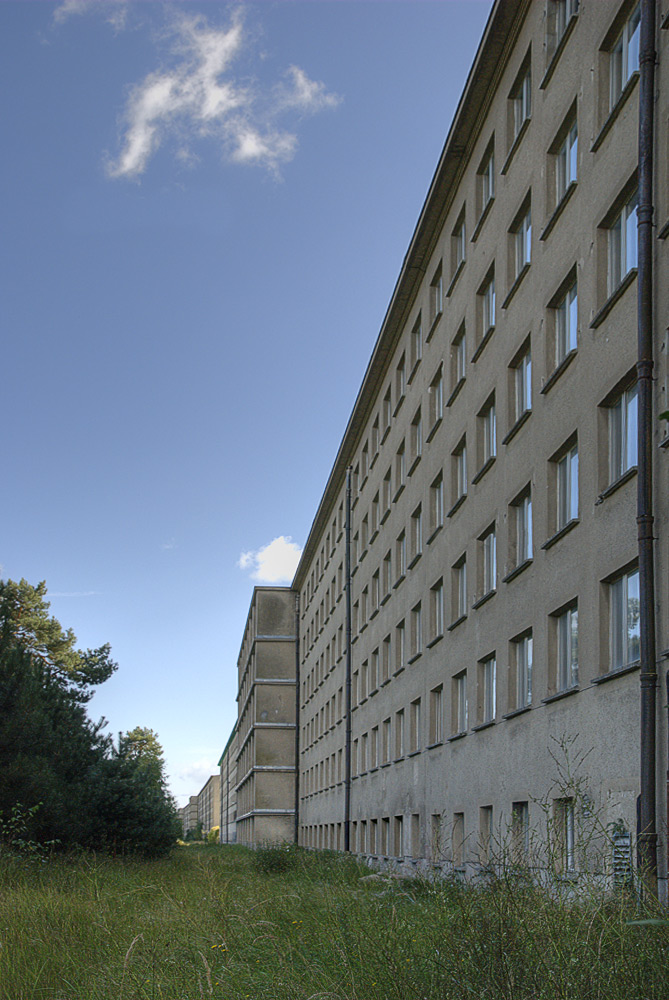 Hinter den KDF-Bau in Prora geschaut