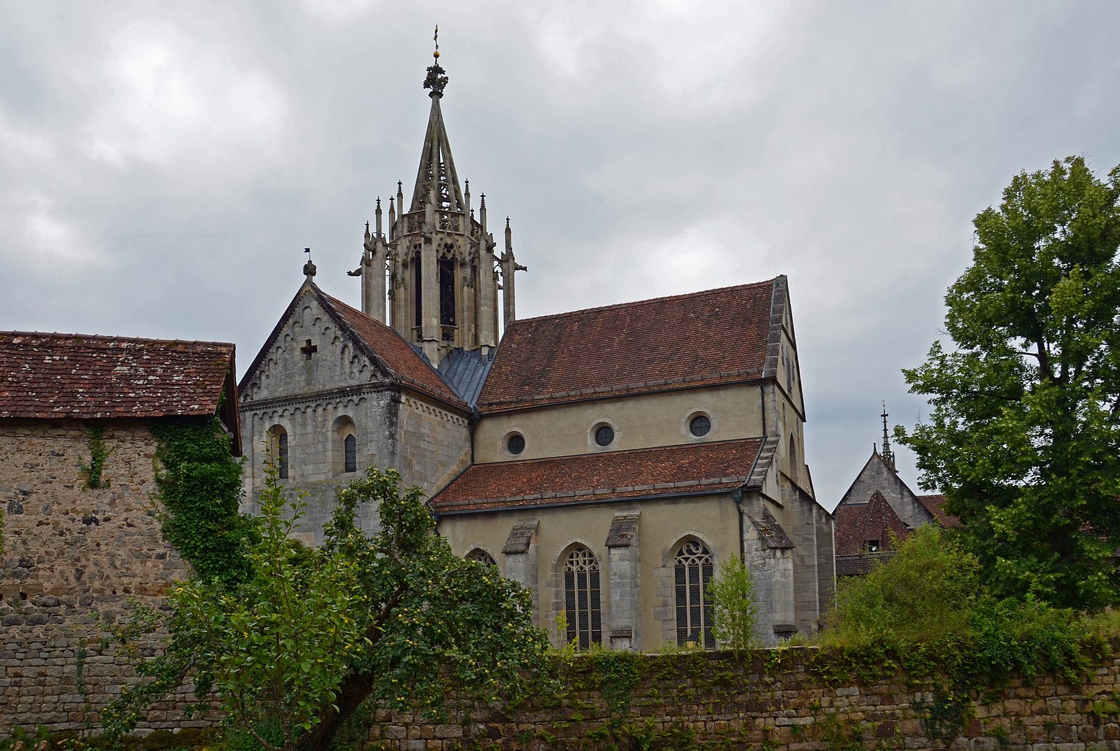 Hinter den Klostermauern