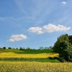 Hinter den sieben Bergen werden die Wolken in den HImmel geblasen