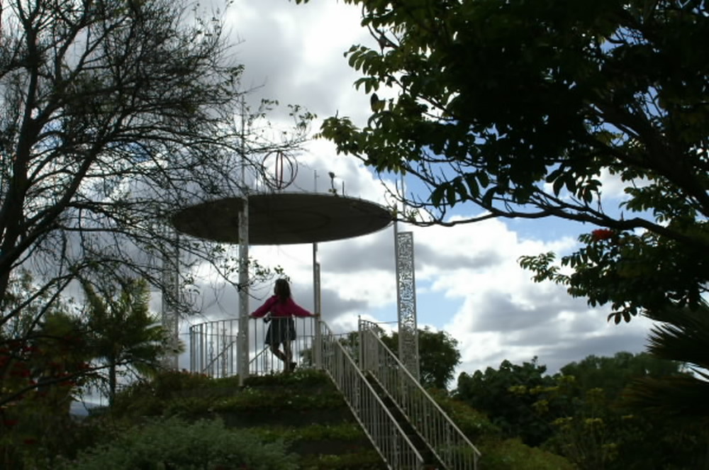 Hinter den Wolken( BEHIND THE CLOUDS)