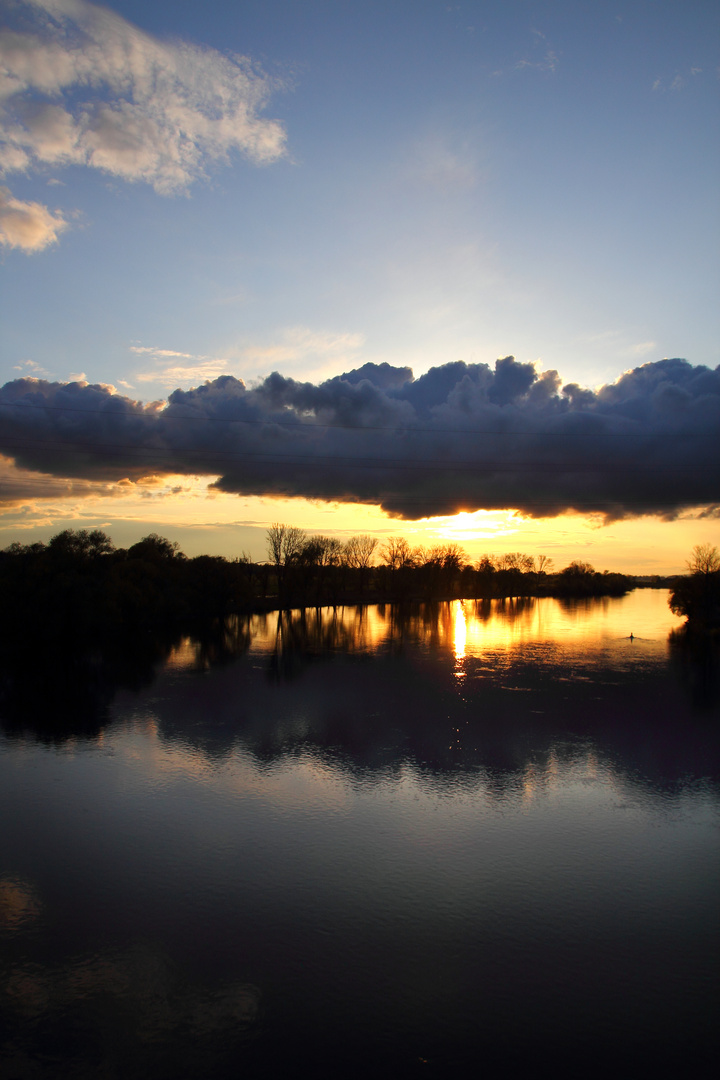 Hinter den Wolken...