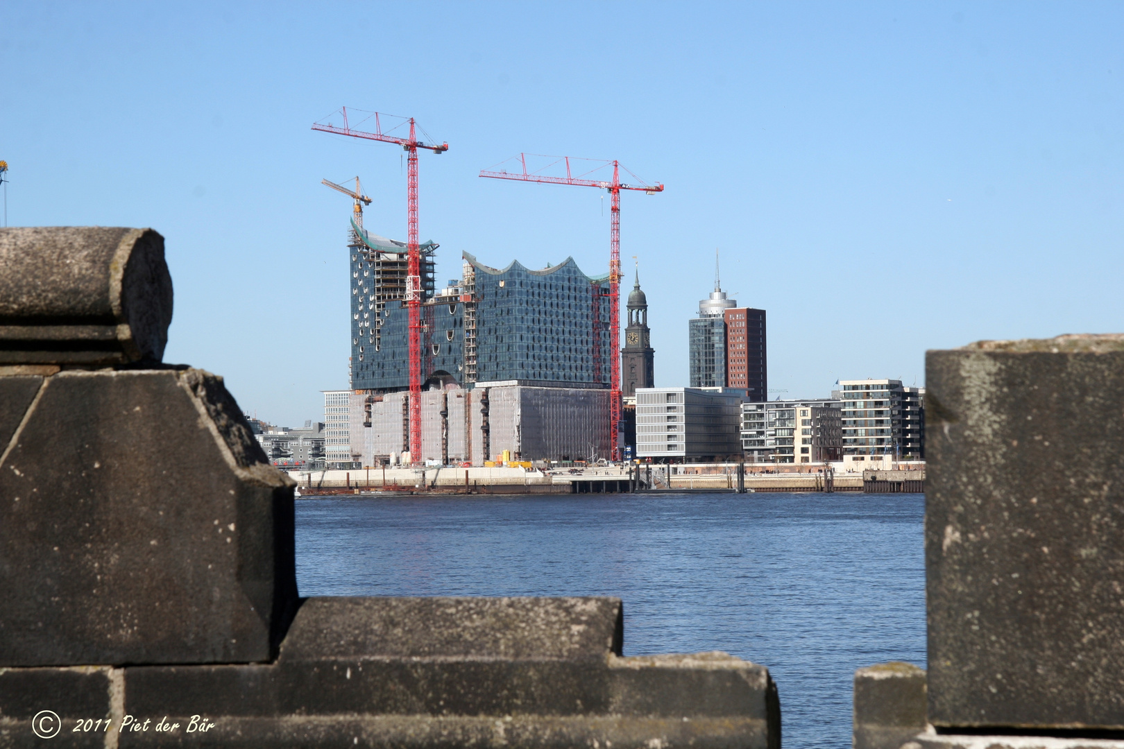 "Hinter der alten Mauer" Skyline Elbphilharmonie