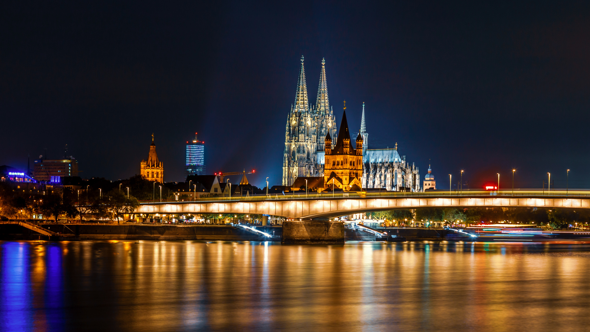 Hinter der Brücke