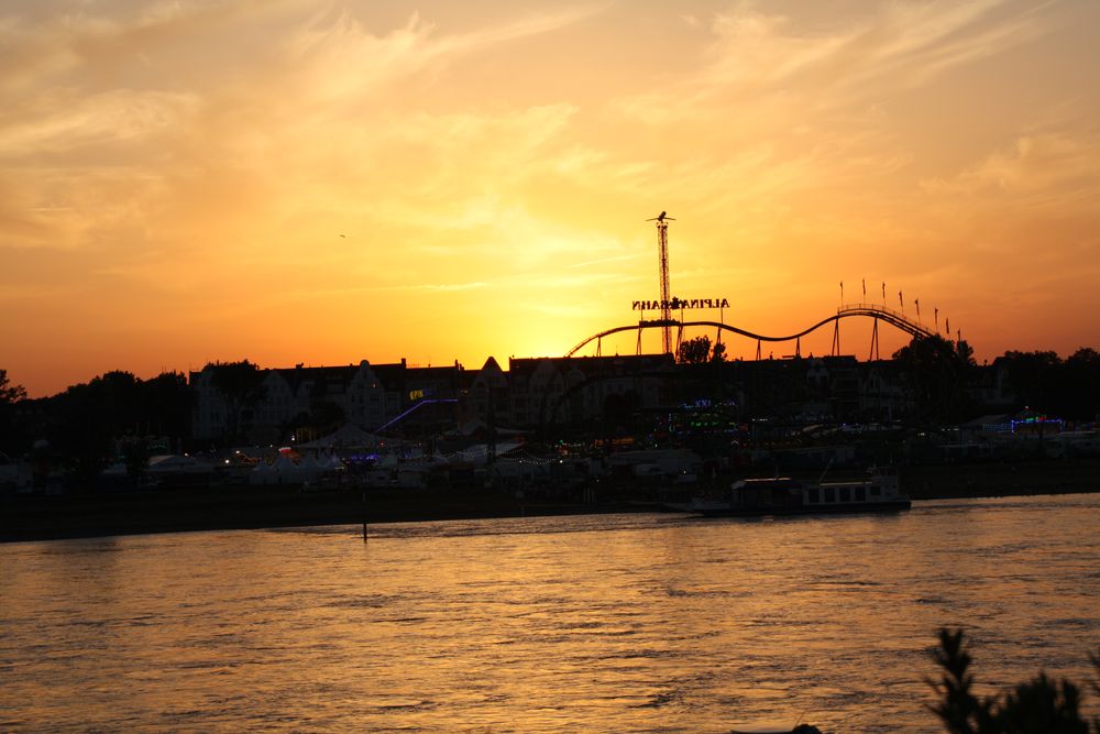 Hinter der großen Kirmes ging "meine Sonne" unter!