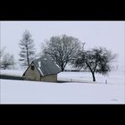 Hinter der Kapelle