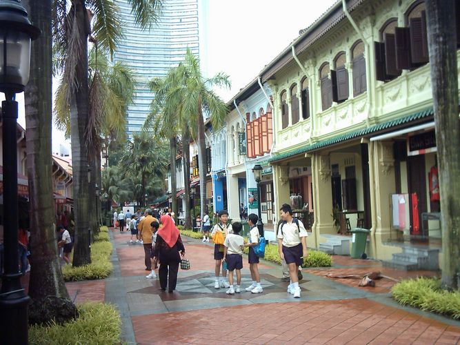 hinter der Masjid Sultan Mosche