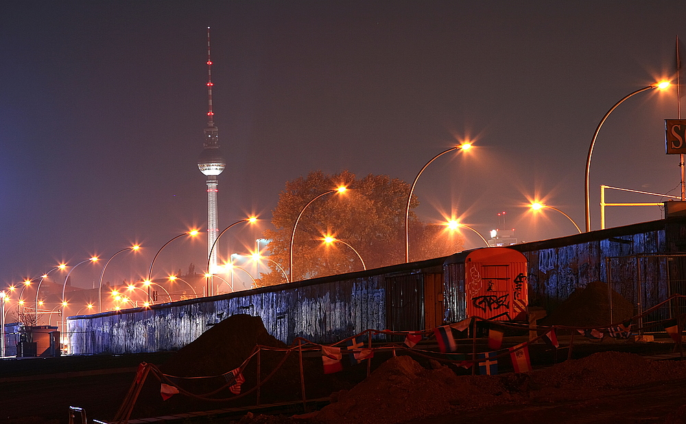 hinter der mauer