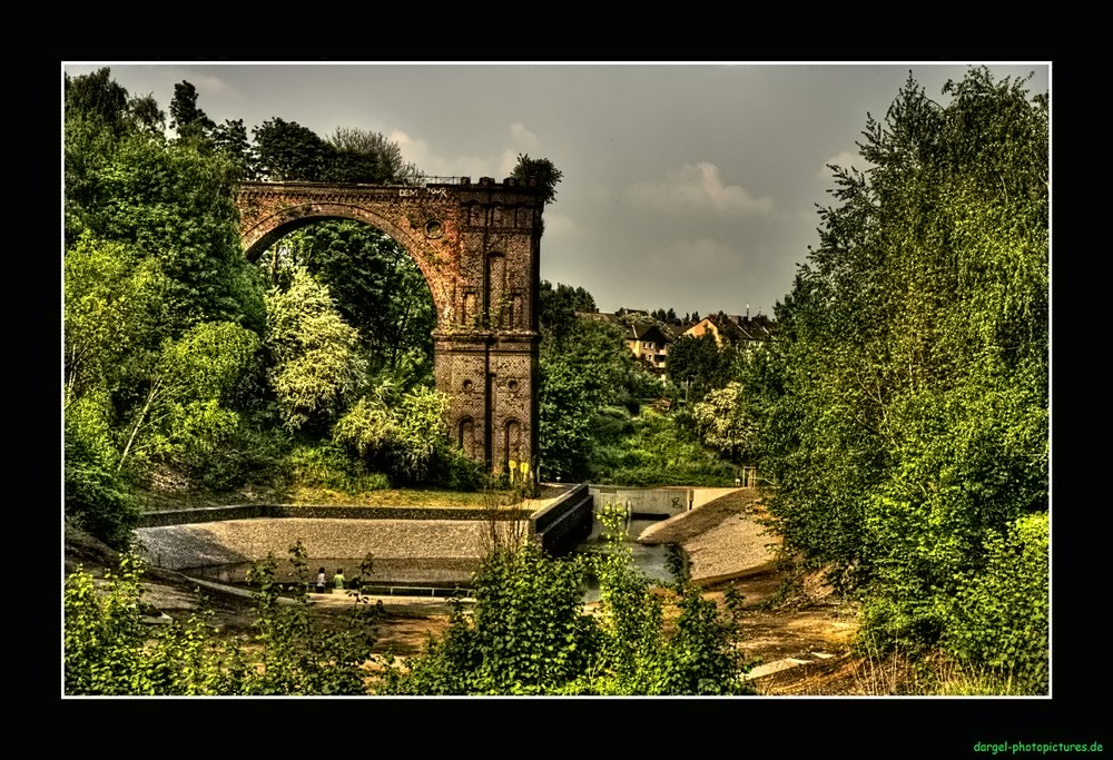 Hinter der Phönix Brücke!