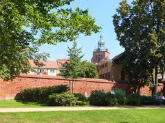 hinter der Stadtmauer