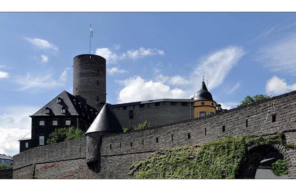 Hinter der Stadtmauer