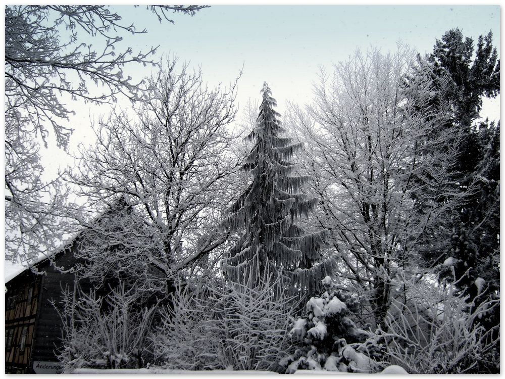 -Hinter der Stadtmauer...