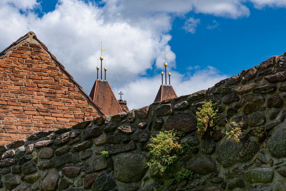 hinter der Stadtmauer