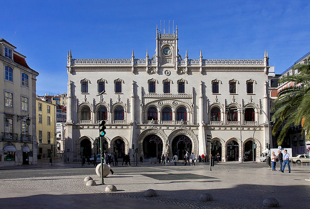 Hinter dieser großartigen Fassade verbirgt sich der Bahnhof Rossio.