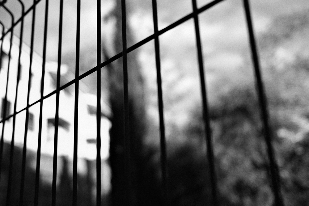 Hinter Gittern