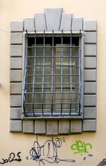 hinter Gittern