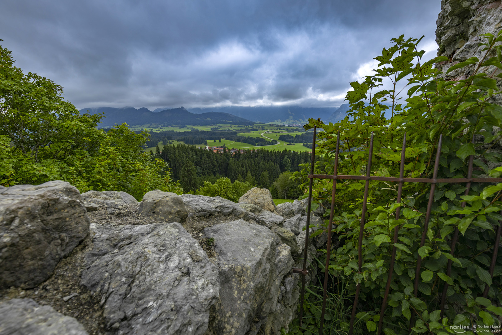 Hinter Gittern