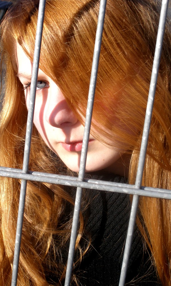 hinter Gittern