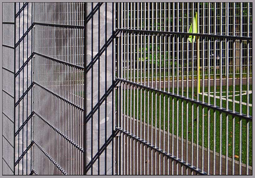 hinter gittern