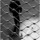 . hinter Gittern .