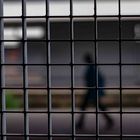 Hinter Gittern