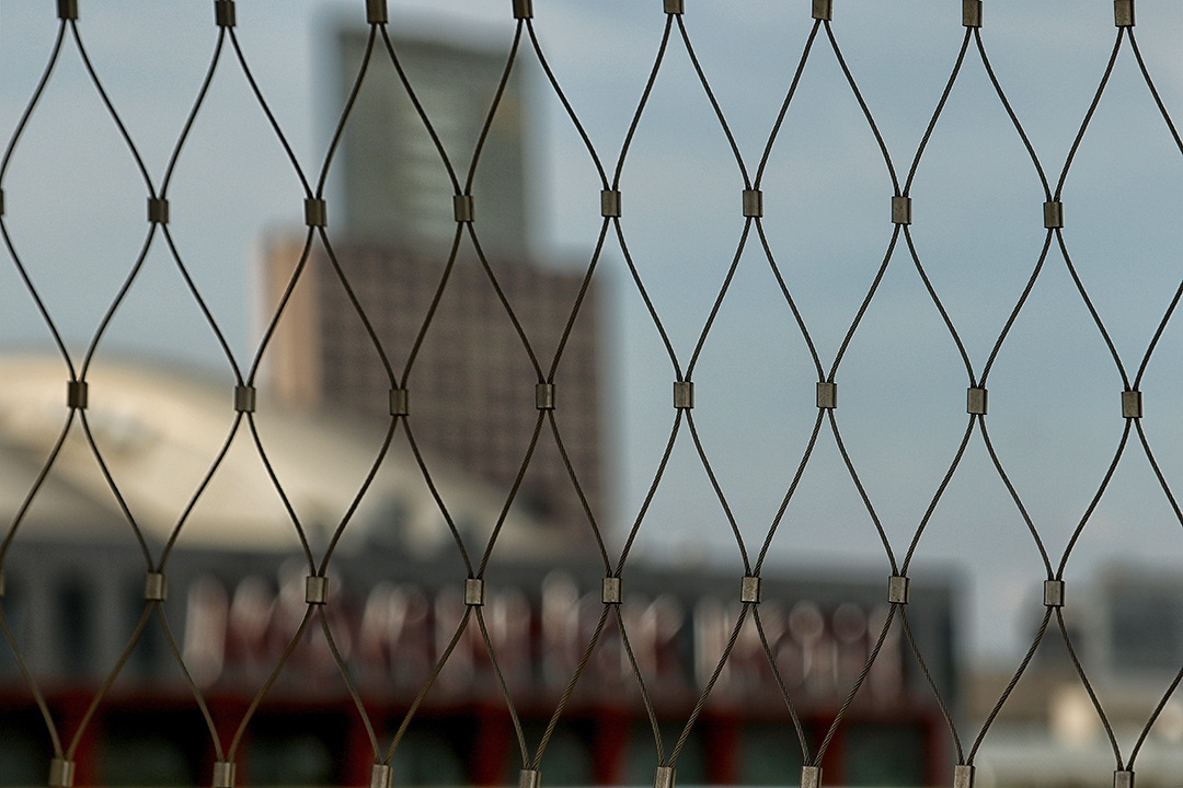 Hinter Gittern