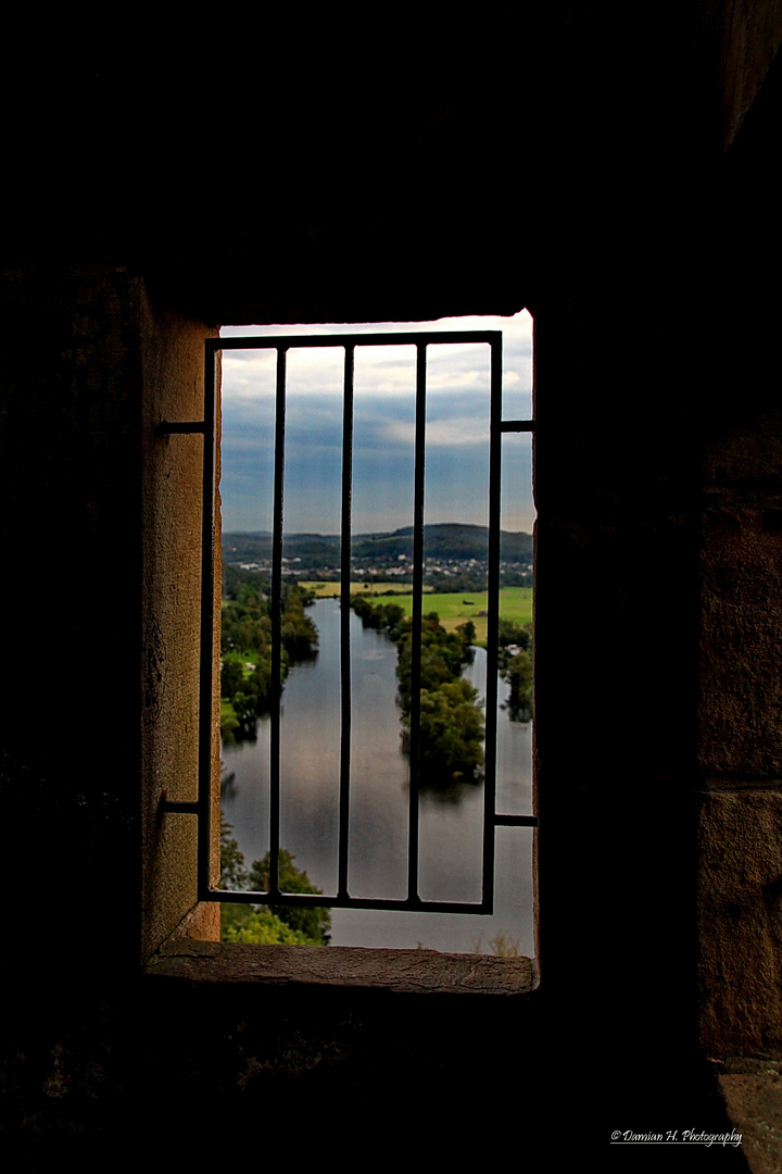 Hinter Gittern