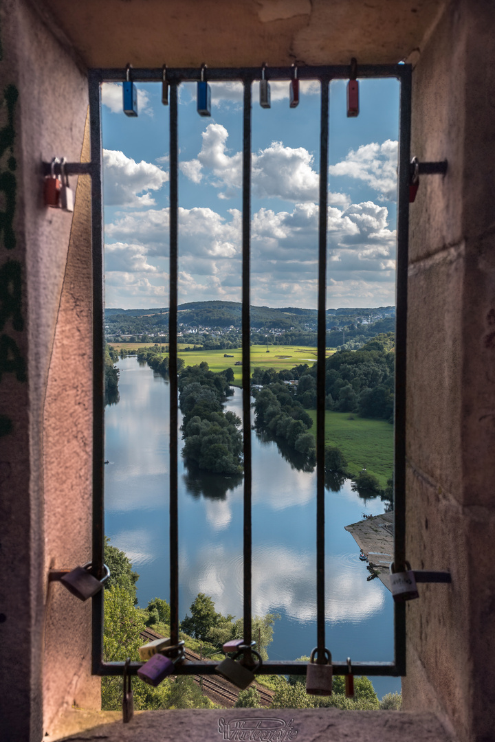 Hinter Gittern