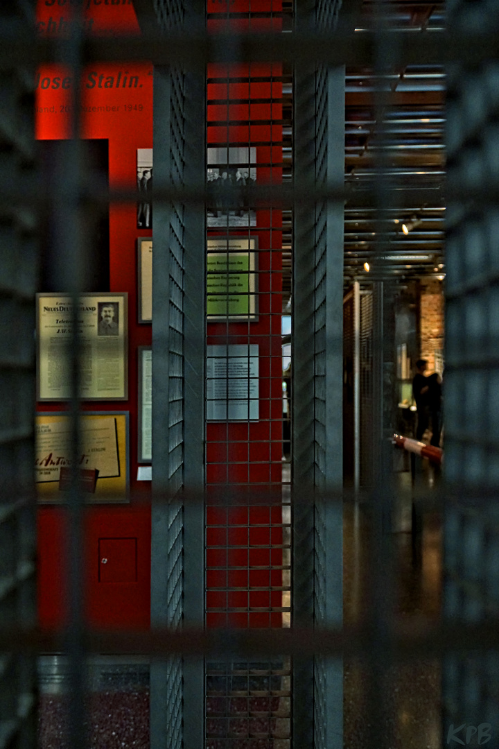 Hinter Gittern