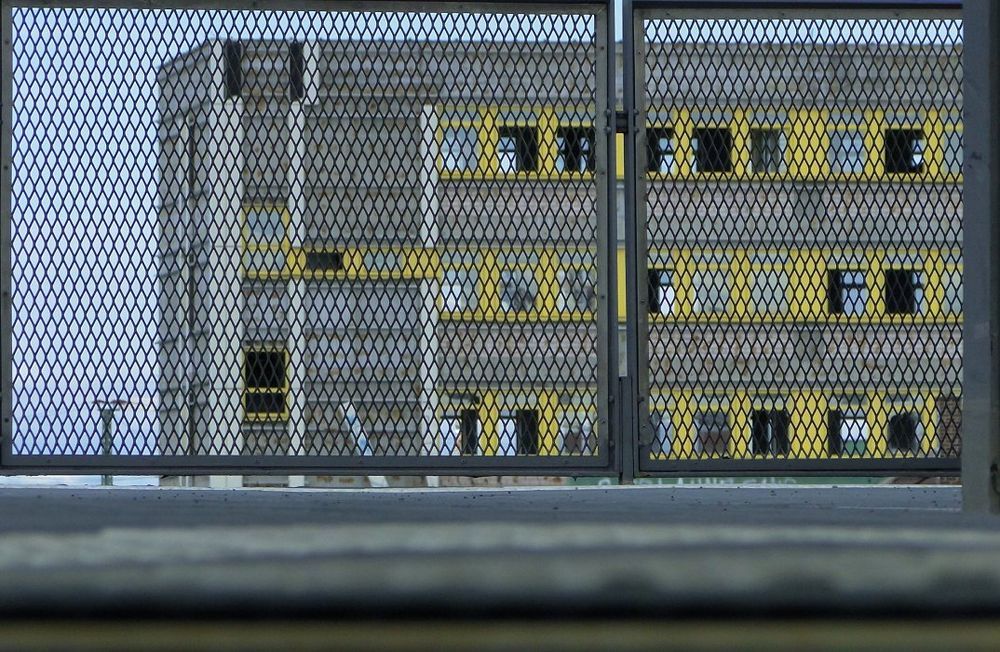 Hinter Gittern