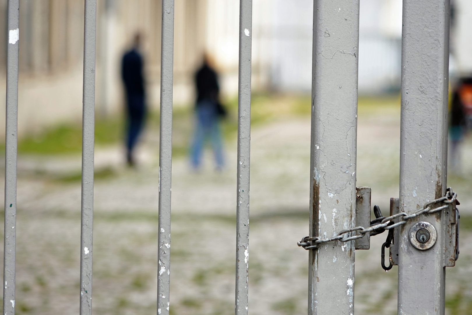 Hinter Gittern