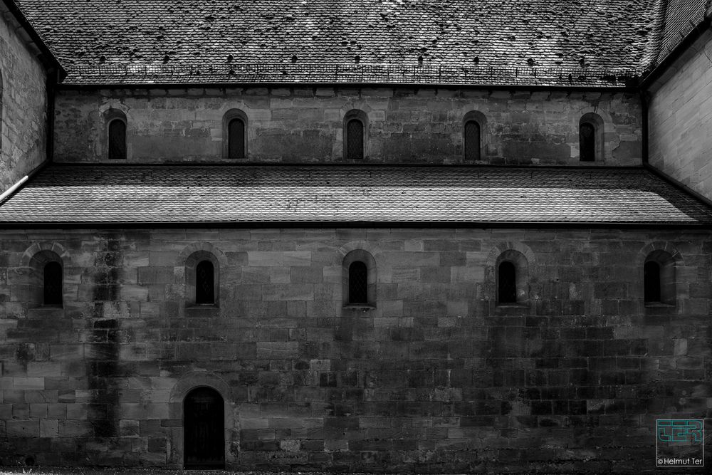 Hinter Klostermauern . . . 