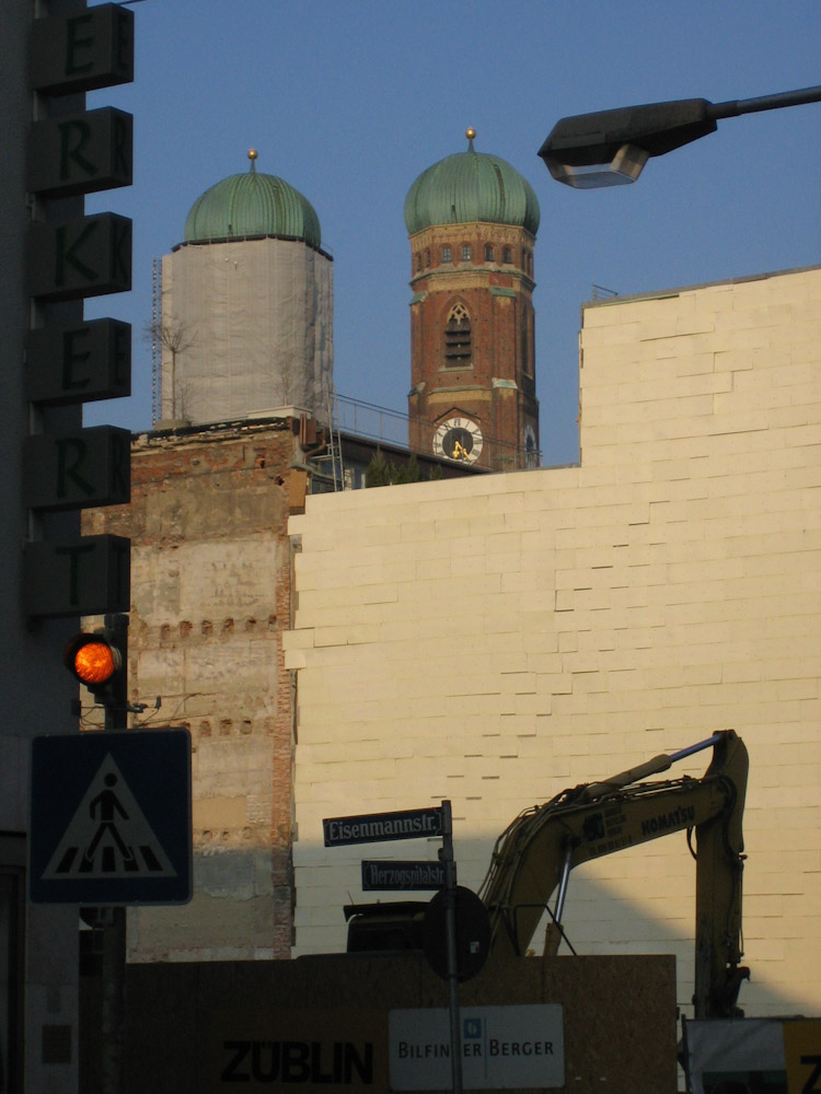 hinter Münchner Fassaden