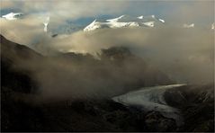 HINTER NEBEL UND WOLKEN