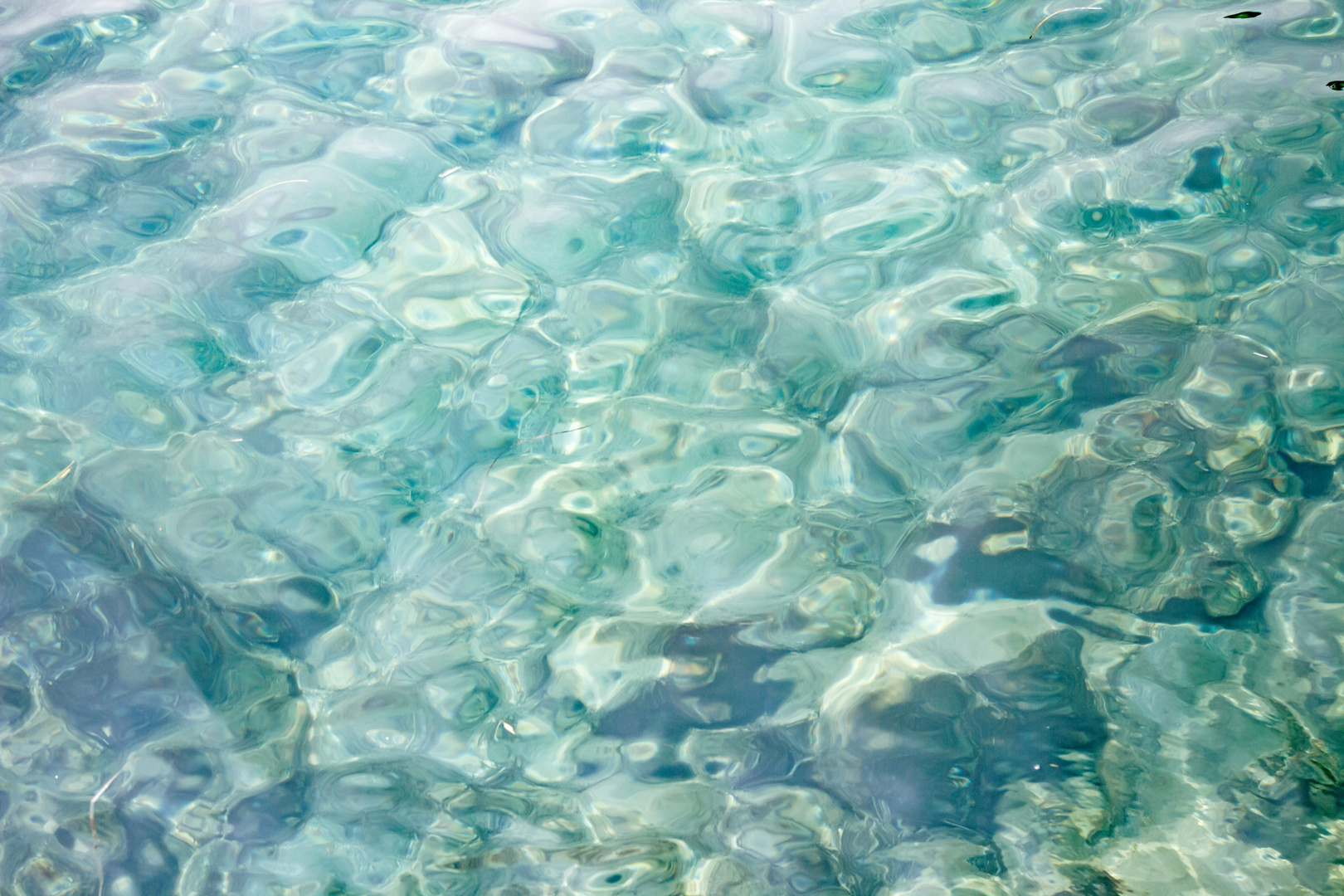 Hintergrundbild mit türkisfarbenem Wasser