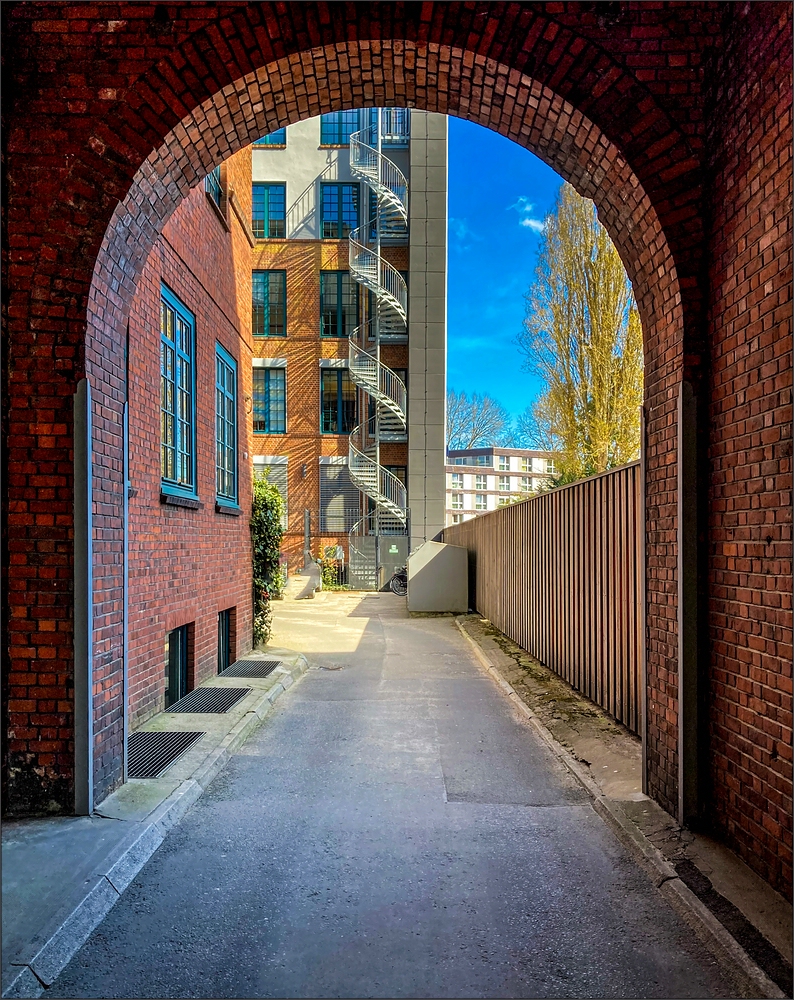 * Hinterhof * Foto & Bild | architektur, deutschland, europe Bilder auf