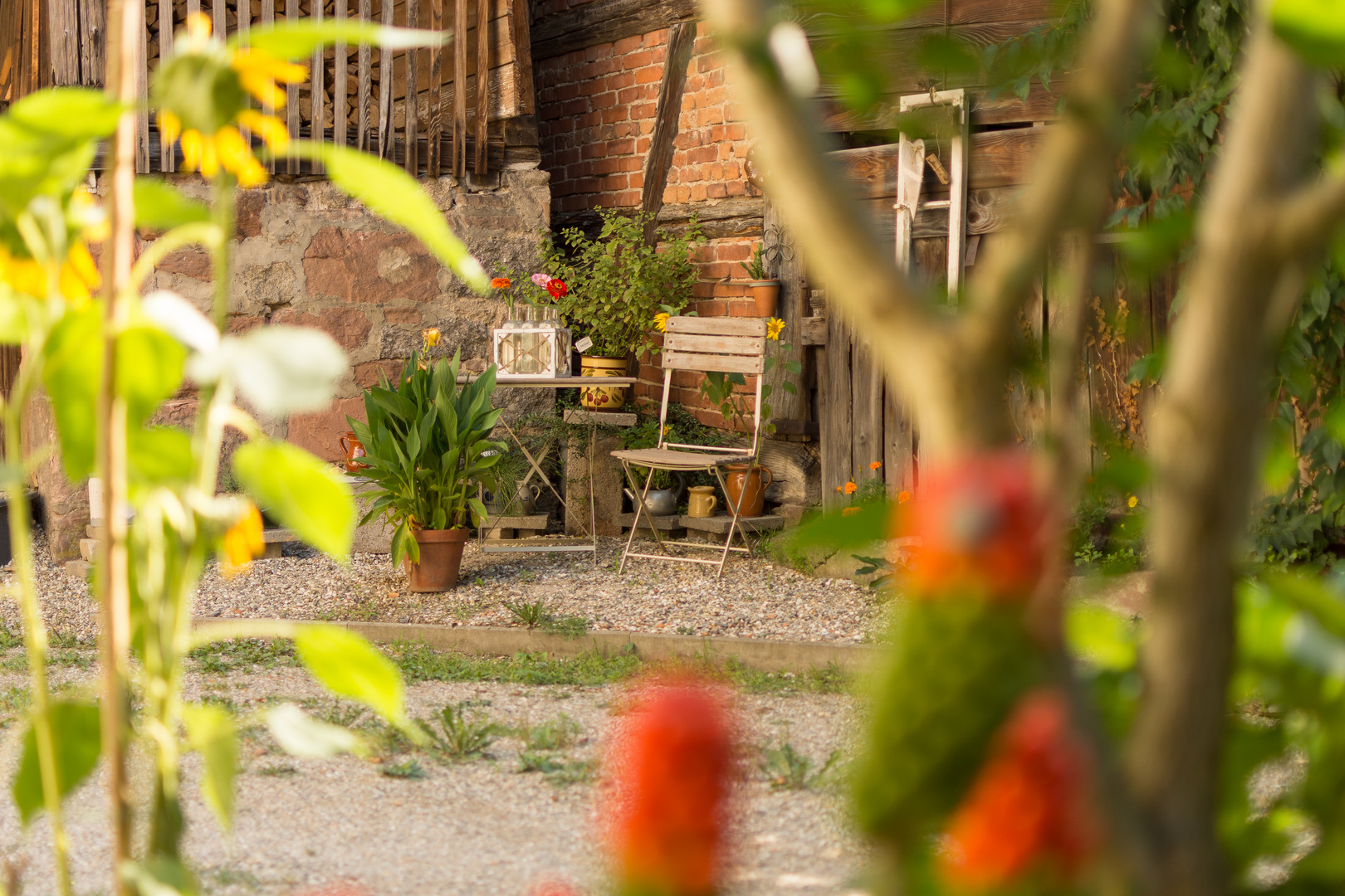 Hinterhof Foto & Bild | rustikal, hinterhof, sitzecke Bilder auf