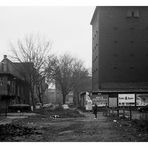 Hinterhof Idylle mit Bunker, Duisburg Bruckhausen 1987