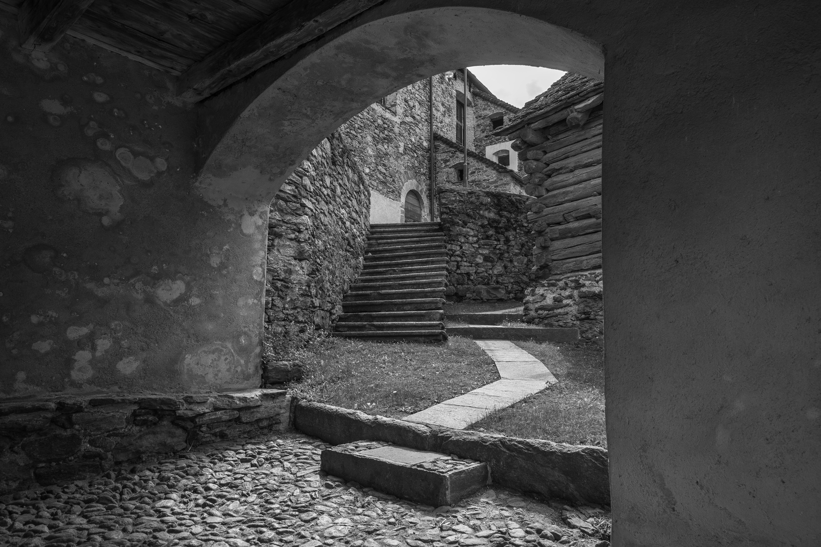 Hinterhoftreppen Foto & Bild | street, world, spezial Bilder auf