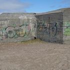 Hinterlassenschaft von Eindringlingen: Weltkrieg II Bunker am Strand von Midtjylland (DK)