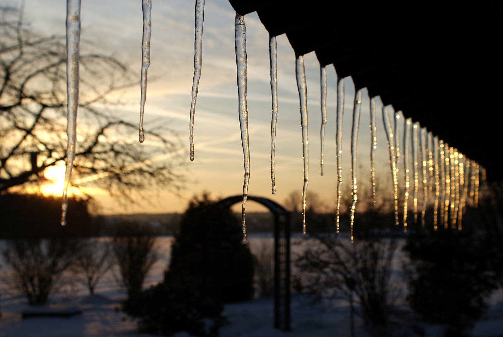 HINTERM EISERNEN VORHANG 1